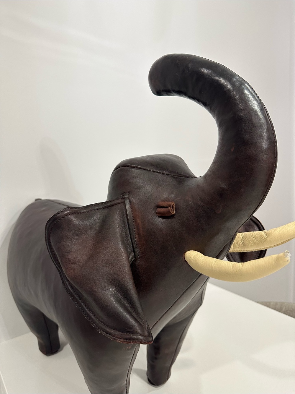 Omersa Standard Leather Brown Elephant
Home Accent H: 51cm, L: 52cm, W: 23cm - Picture 5 of 16